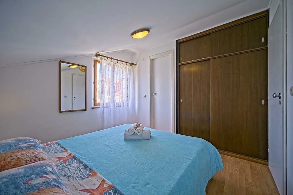 Two-Bedroom Apartment with Terrace in Mljet