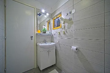 Two-Bedroom Apartment with Terrace in Mljet