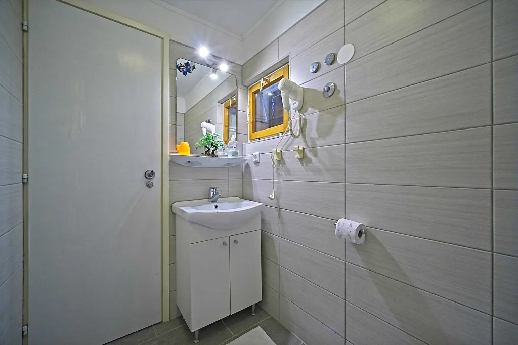 Two-Bedroom Apartment with Terrace in Mljet