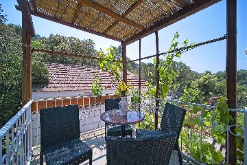 Two-Bedroom Apartment with Terrace in Mljet