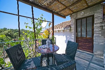 Two-Bedroom Apartment with Terrace in Mljet