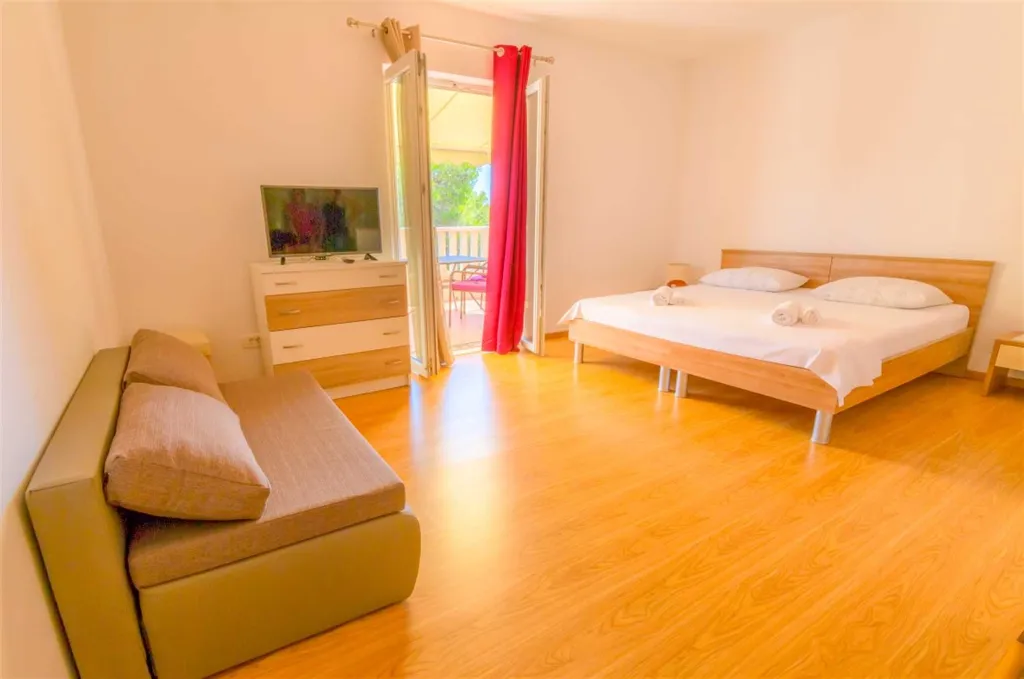 Studio with Balcony and Partial Sea View for 3, Mljet