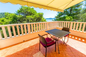 Studio with Balcony and Partial Sea View for 3, Mljet