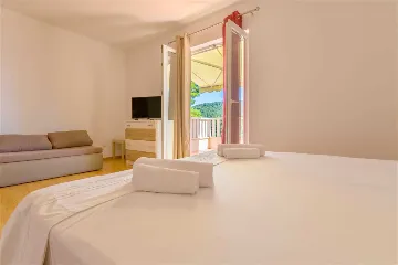 Studio with Balcony and Partial Sea View for 3, Mljet