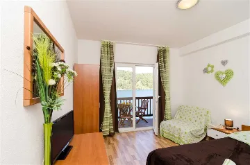 Polače 1-Bedroom Apartment with Balcony and Sea View