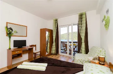 Polače 1-Bedroom Apartment with Balcony and Sea View