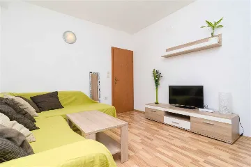 Polače 1-Bedroom Apartment with Balcony and Sea View