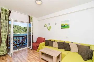 Polače 1-Bedroom Apartment with Balcony and Sea View