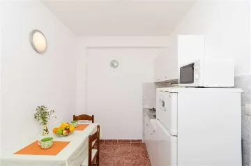 Polače 1-Bedroom Apartment with Balcony and Sea View