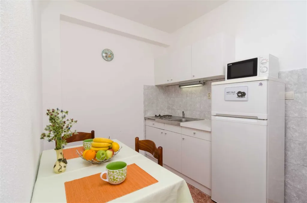 Polače 1-Bedroom Apartment with Balcony and Sea View