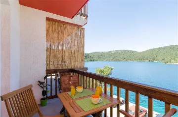Polače 1-Bedroom Apartment with Balcony and Sea View