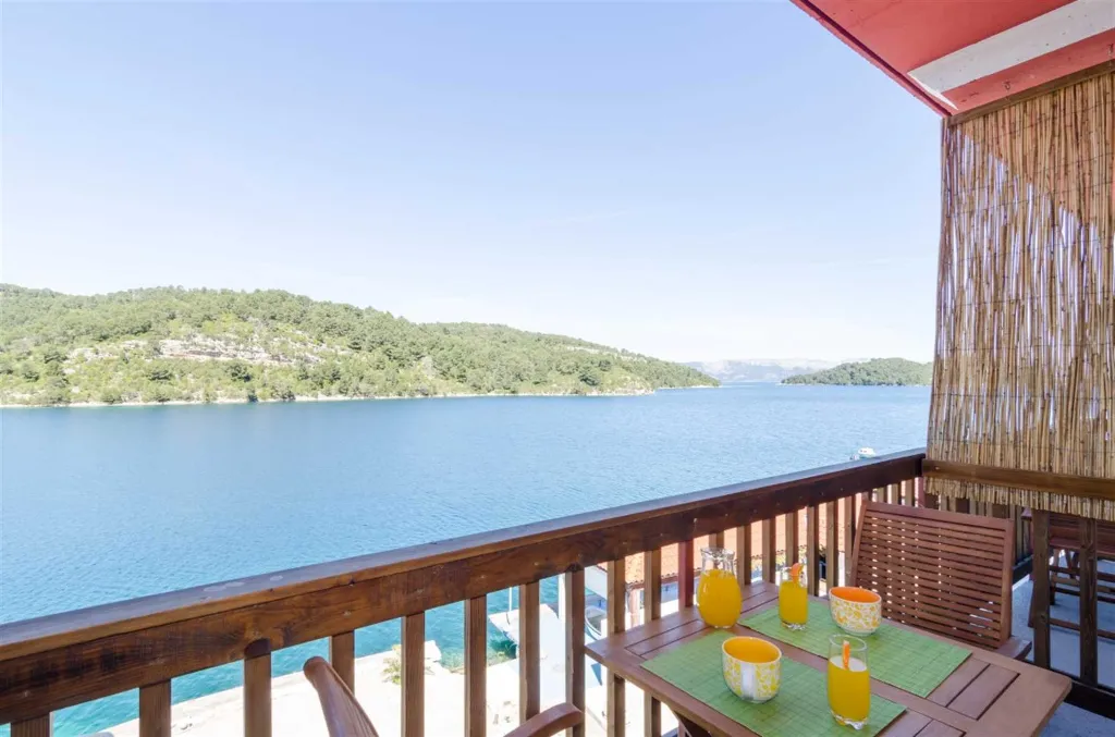 Polače 1-Bedroom Apartment with Balcony and Sea View