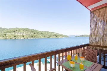 Polače 1-Bedroom Apartment with Balcony and Sea View