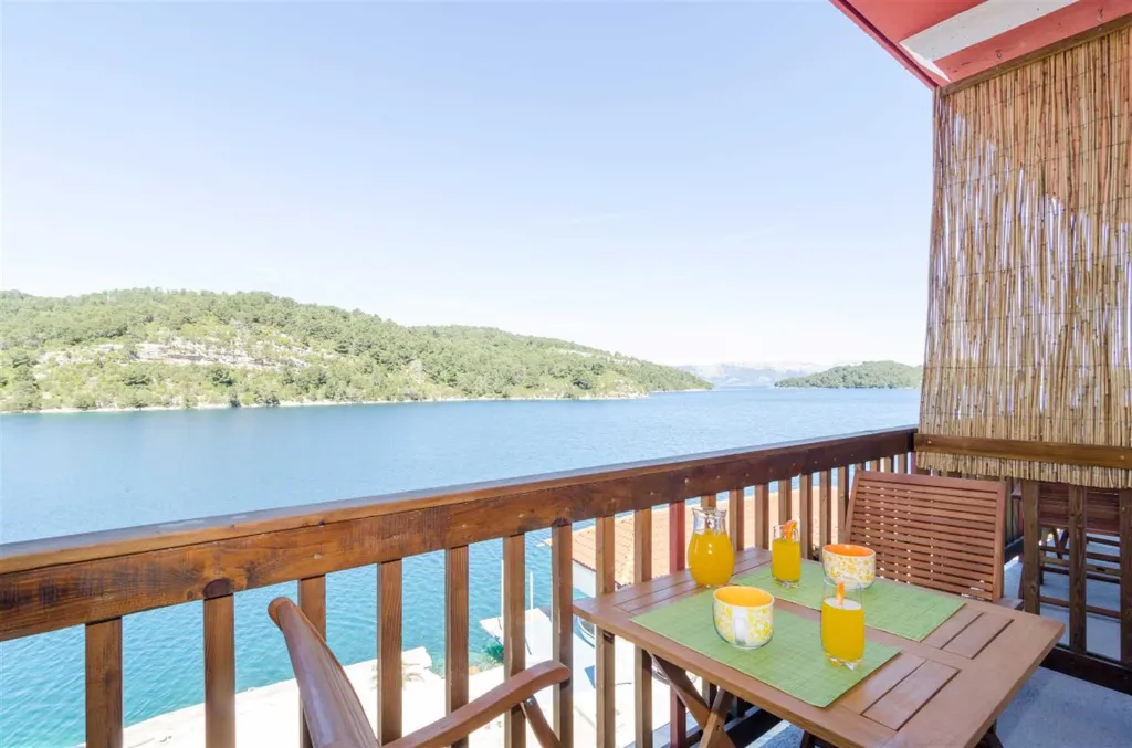 Polače 1-Bedroom Apartment with Balcony and Sea View