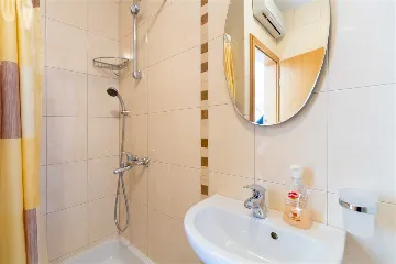 Air-conditioned 1-Bedroom Apartment for 2 in Dubrovnik