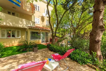 Dubrovnik Two-Bedroom Apartment with Private Terrace