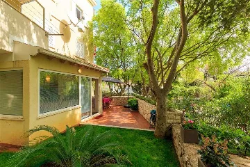 Dubrovnik Two-Bedroom Apartment with Private Terrace