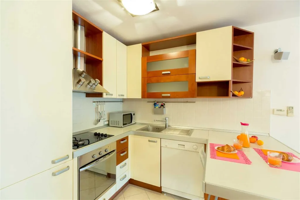 Dubrovnik Two-Bedroom Apartment with Private Terrace