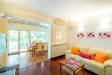 Dubrovnik Two-Bedroom Apartment with Private Terrace