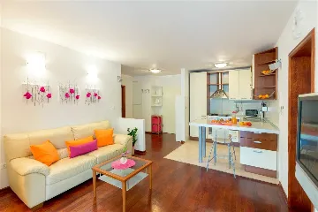 Dubrovnik Two-Bedroom Apartment with Private Terrace