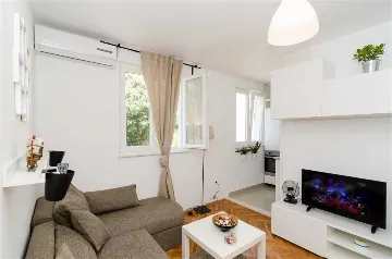 Dubrovnik One-Bedroom Apartment for 4