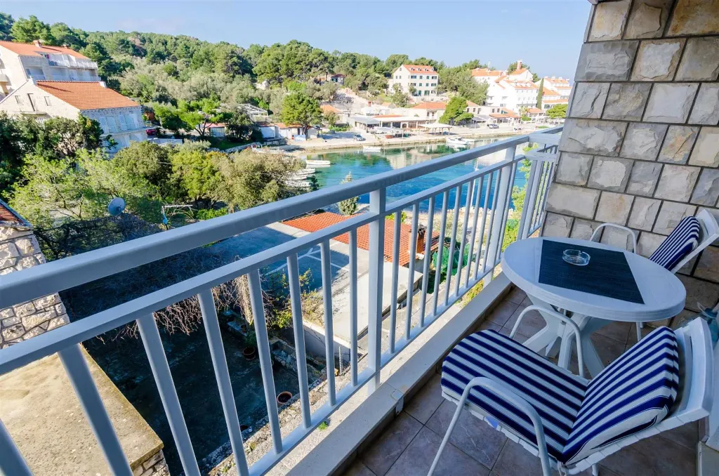 Apartment with Balcony for 3 Guests in Pomena (Mljet)