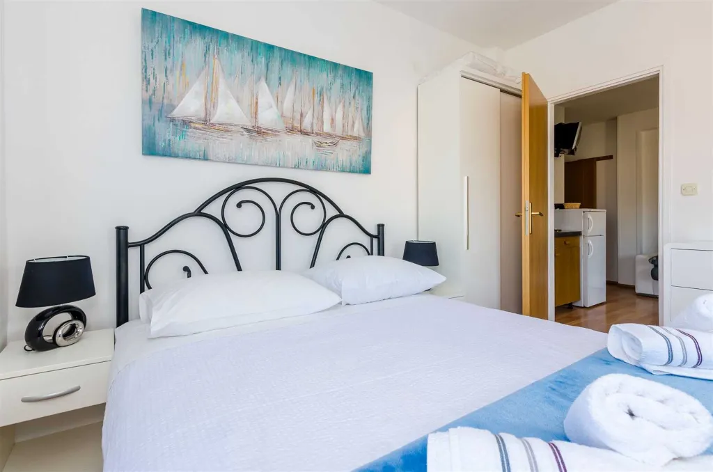 Apartment with Balcony for 3 Guests in Pomena (Mljet)