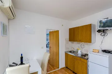 Apartment with Balcony for 3 Guests in Pomena (Mljet)