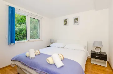 Sea-View Apartment in Mljet for Up to 3 Guests