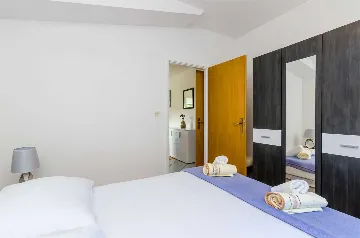 Sea-View Apartment in Mljet for Up to 3 Guests