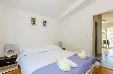 Sea-View Apartment in Mljet for Up to 3 Guests