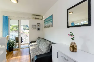 Sea-View Apartment in Mljet for Up to 3 Guests