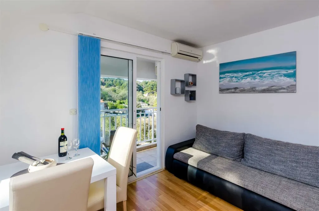 Sea-View Apartment in Mljet for Up to 3 Guests