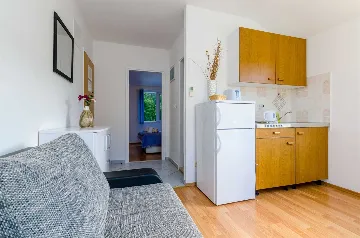 Sea-View Apartment in Mljet for Up to 3 Guests