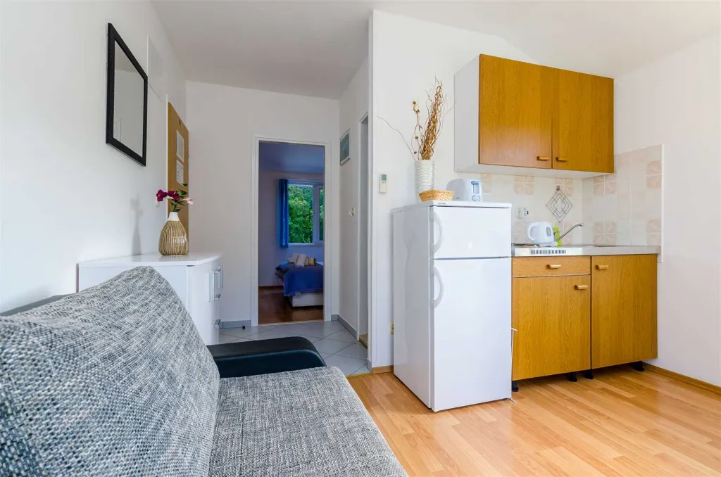 Sea-View Apartment in Mljet for Up to 3 Guests