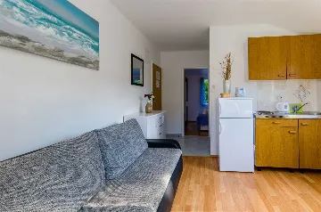 Sea-View Apartment in Mljet for Up to 3 Guests