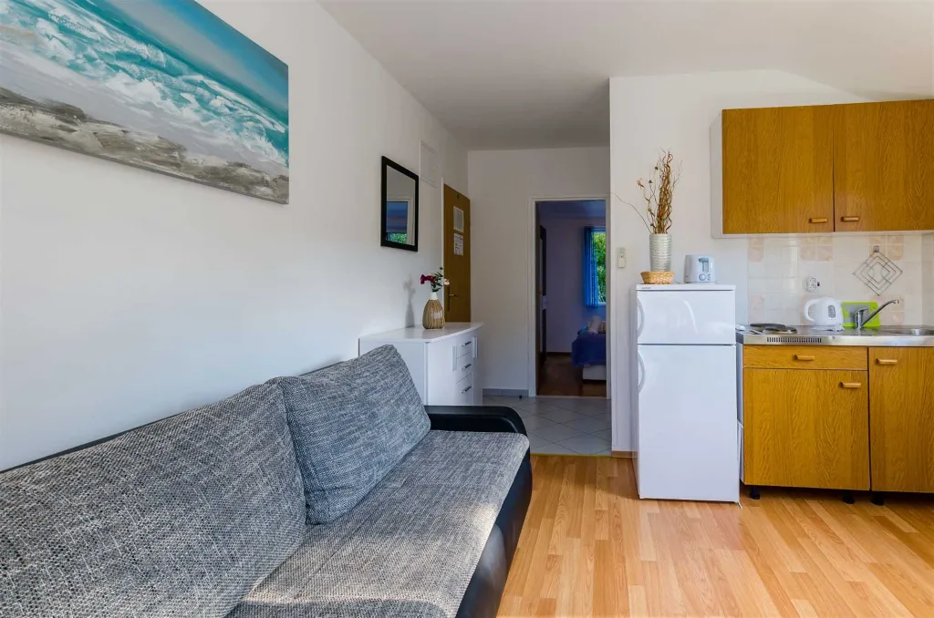 Sea-View Apartment in Mljet for Up to 3 Guests
