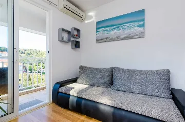 Sea-View Apartment in Mljet for Up to 3 Guests