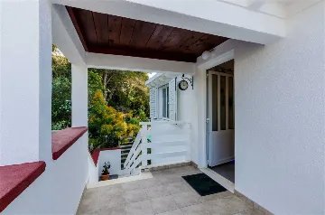 Apartment in Mljet for 3 Guests with Balcony