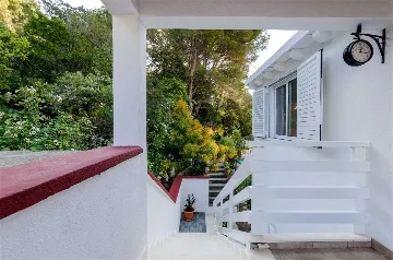 Apartment in Mljet for 3 Guests with Balcony