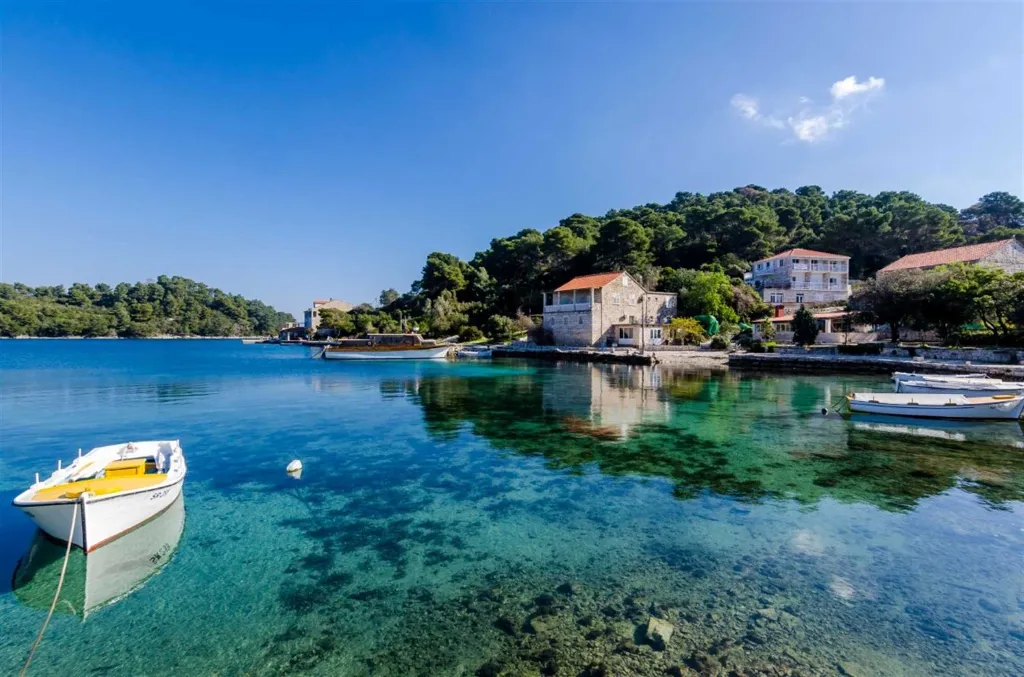 Apartment in Mljet for 3 Guests with Balcony