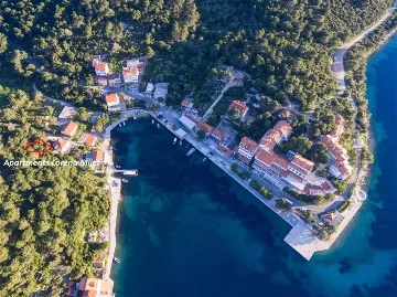 Apartment in Mljet for 3 Guests with Balcony