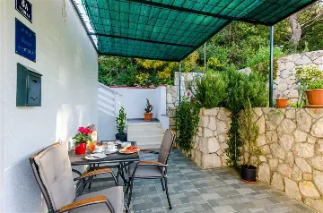 Apartment in Mljet for 3 Guests with Balcony