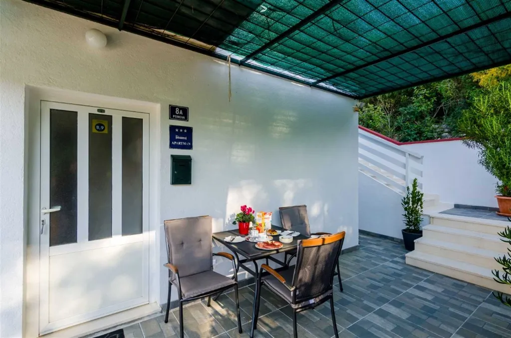 Apartment in Mljet for 3 Guests with Balcony