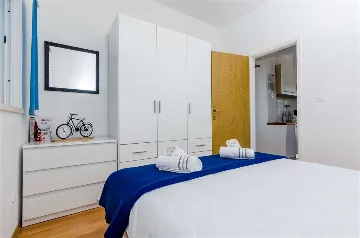 Apartment in Mljet for 3 Guests with Balcony