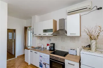 Apartment in Mljet for 3 Guests with Balcony