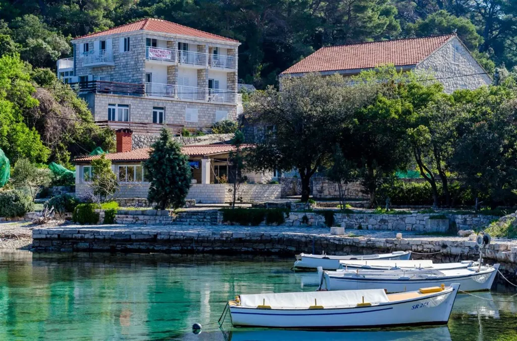Apartment in Mljet for 3 Guests with Balcony
