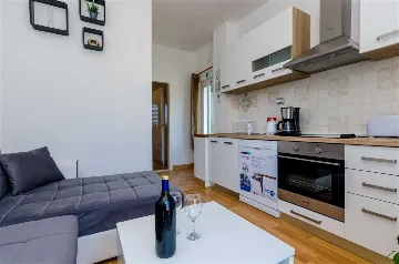Apartment in Mljet for 3 Guests with Balcony