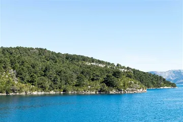 Two-Bedroom Apartment in Mljet with Sea View