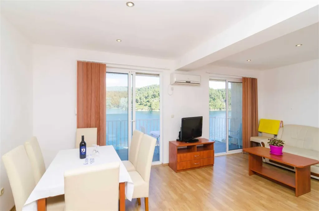 Two-Bedroom Apartment in Mljet with Sea View